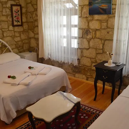 Avcihan Tas Ev Bed & Breakfast Alaçatı