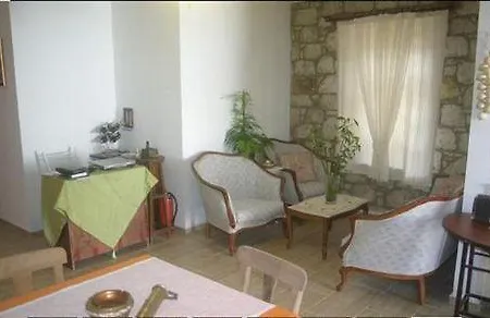 Avcihan Tas Ev Bed & Breakfast Alaçatı