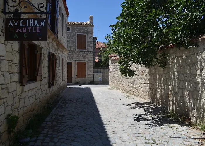 Avcihan Tas Ev Bed & Breakfast Alaçatı